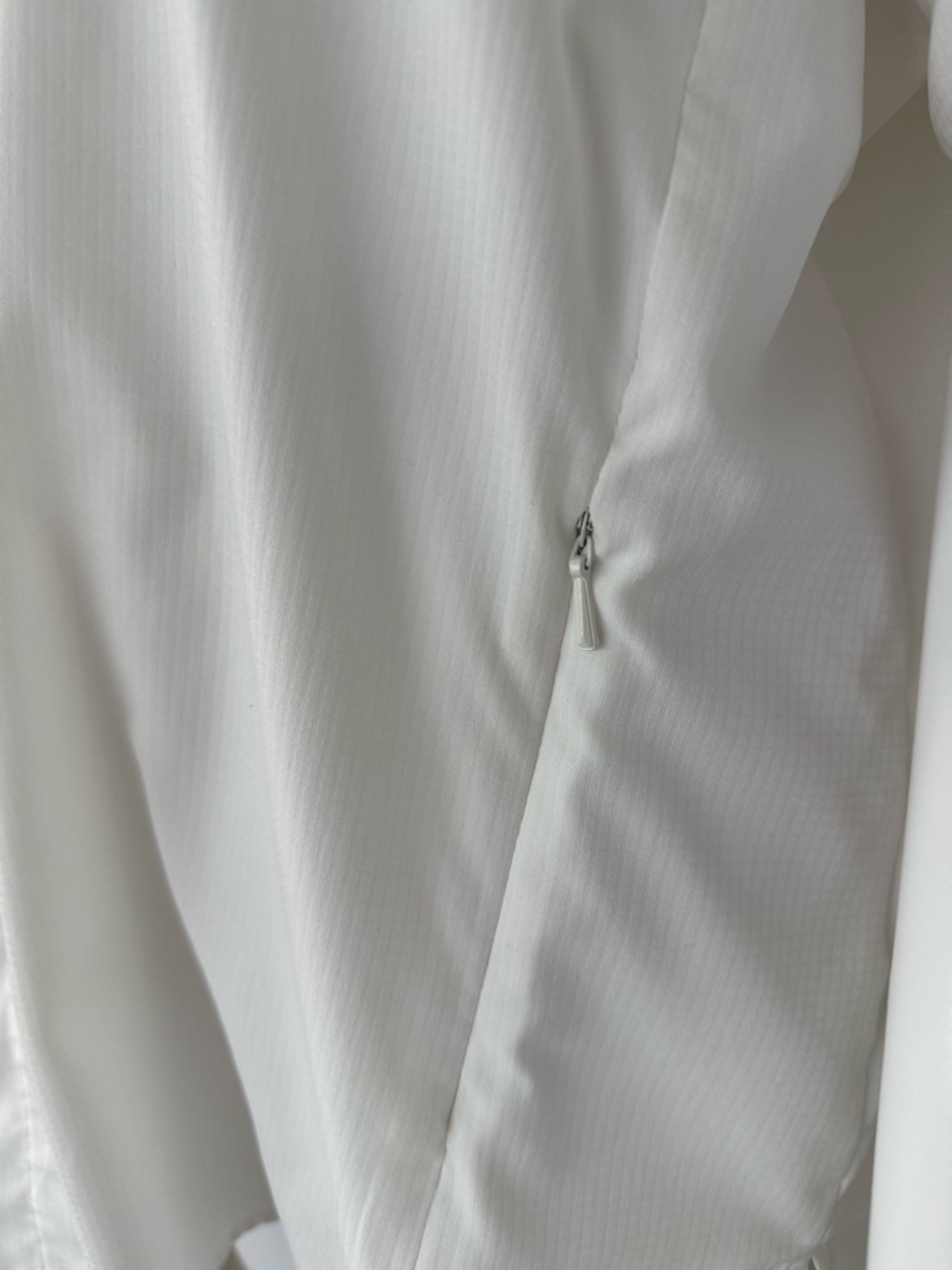 Columbia Ladies White Short-Sleeve Button-Up Shirt - Picture 4 of 6